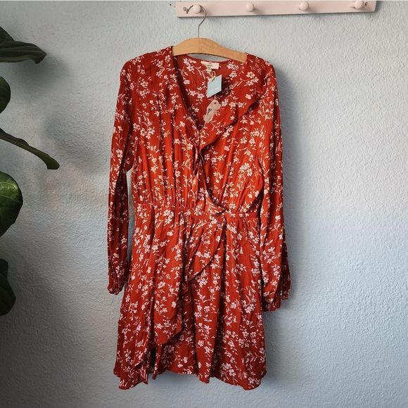 entro Dresses & Skirts - Entro Red Floral Mini Dress